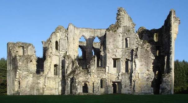 Ruins of a fifteenth-century English manor hall